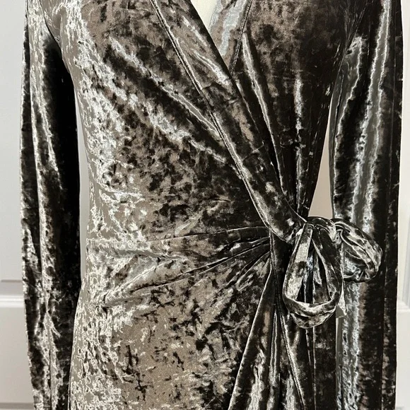 BCBGMaxAzria Metallic Gunmetal Crushed Velour New Year’s Wrap Maxi Dress Size S - Picture 5 of 13